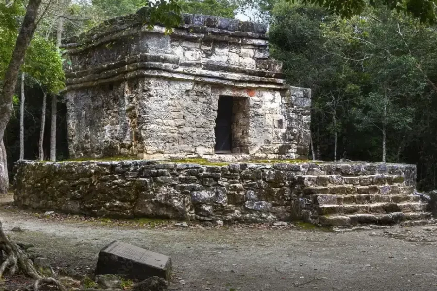Cenote and Ancient Mayan Ruins Tour with Tequila in Cozumel